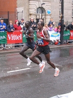 2006 winner Felix Limo (left) and 2005, 2007 & 2008 winner Martin Lel (right) during the London Marathon (© adrianclark, CC BY-SA 2.0)