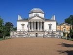 Chiswick House is a Palladian villa in Chiswick, in the west of London, England. A "glorious" example of Neo-Palladian architecture in London (© Michael Coppins, CC BY-SA 4.0)