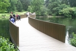 The Sackler Crossing in Kew Gardens (© Prl42, CC BY-SA 3.0)