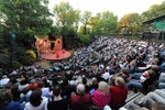 The Regent's Park Open Air Theatre Auditorium during the day (© TomJAnderson, CC BY-SA 3.0)