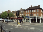 A few shops at Dulwich Village, South London. (© Rept0n1x, CC BY-SA 3.0)