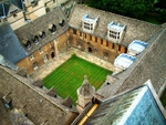 Aerial view of Merton College's Mob Quad, the oldest quadrangle of Oxford university, constructed in the years from 1288 to 1378 (© DWR, CC BY-SA 2.5)