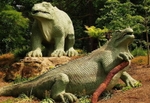 Iguanodon at Crystal Palace. Benjamin Waterhouse Hawkins's Iguanodon statues. (© Jes, CC BY-SA 2.0)