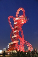 The ArcelorMittal Orbit at night. (© you_only_live_twice, CC BY-SA 2.0)