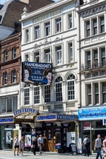 The Vaudeville Theatre in 2014 (© MrsEllacott, CC BY-SA 3.0)