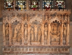 Stone altar screen below the east window at St. Nicholas Church (© Ian Alexander, CC BY-SA 4.0)