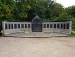 A photo of the War Memorial at the Tower Hamlets Cemetery in Mile End, East London (© Irid Escent, CC BY-SA 2.0)