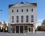 The Old Vic, photographed in 2012 (© MaryG90, CC BY-SA 3.0)