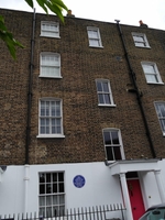 7 Hammersmith Terrace, with the blue plaque to Walker (© Edwardx, CC BY-SA 4.0)