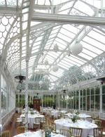 The interior of the Horniman Museum conservatory (© Edratzer, CC BY-SA 3.0)