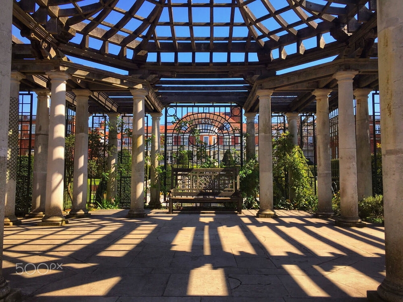 Hampstead pergola sits overlooking the lovely landscaped Hill garden (© Tariq Khan - Imported from 500px, CC BY 3.0)