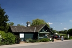 Boathouse Cafe at St. Regent's Park (© Chmee2, CC BY-SA 3.0)
