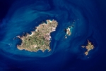The island of Guernsey seen from space (© Copernicus Sentinel-2, ESA, CC BY-SA 3.0-igo)