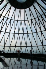 Photo taken at the top floor of th Gherkin in London (© Geekchic, CC BY-SA 3.0)