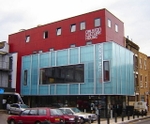 The Dalston Culture House with the Vortex Jazz Club (October 2005) (© Tarquin Binary, CC BY-SA 2.5)