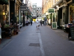 Cecil Court on a weekday afternoon (© Gerry Lynch, CC BY-SA 3.0)