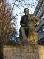 The statue of Sigmund Freud (© Mike Quinn, CC BY-SA 2.0)