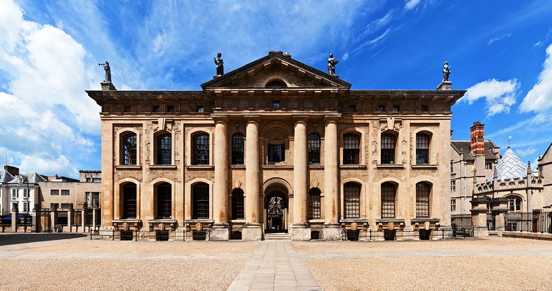 The Clarendon Building is an early 18th-century neoclassical building of the University of Oxford. It is in Broad Street, Oxford, England, next to the Bodleian Library and the Sheldonian Theatre and near the centre of the city. It was built between 1711 and 1715 (© Diliff, CC BY-SA 3.0)
