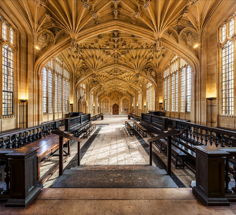 Looking east in the interior of the Divinity School in the Bodleian Library, Oxford, Oxfordshire, England (© Diliff, CC BY-SA 3.0)