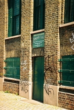 Ragged School Museum. Rare surviving canal-side warehouses in Copperfield Road, once used for one of Dr Barnado's ragged schools. The photo was taken in 2005. (© Pierre Terre, CC BY-SA 2.0)