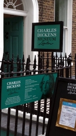 The sign infront of the Charles Dickens Museum (© donald judge, CC BY 2.0)