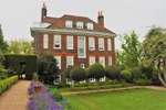17th century house & garden in Hampstead; Fenton House, now with the National Trust. (© It's No Game, CC BY 2.0)