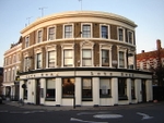Lots Road pub in Chelsea, London on 21 January 2006. (© Tarquin Binary, CC BY-SA 2.5)